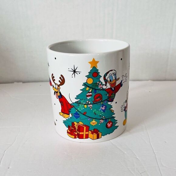 Disney Mickey And Friends Winter Scene Mug   16 Oz - Picture 1 of 6
